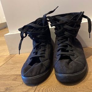 Ameta sneakers size 7